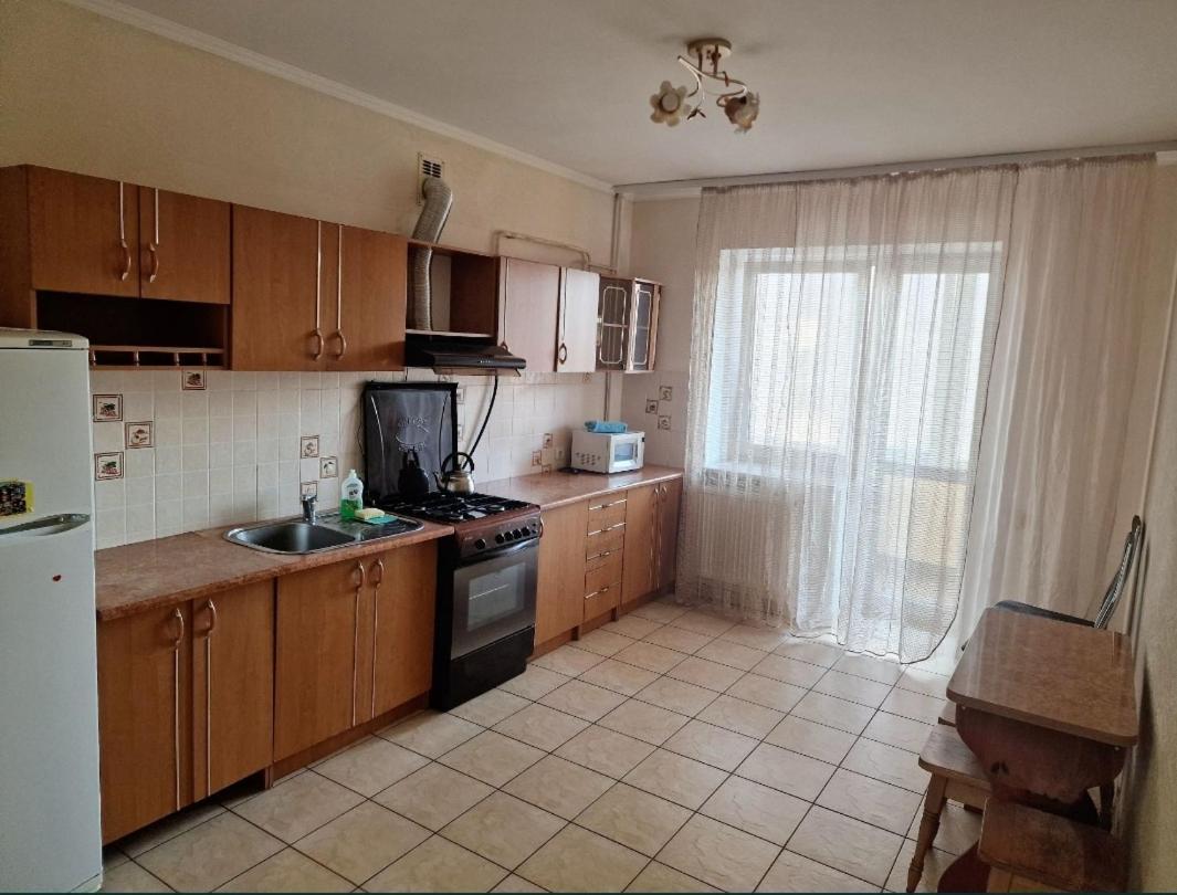 Apartment On Kravchuka, 11B Loetsk Buitenkant foto
