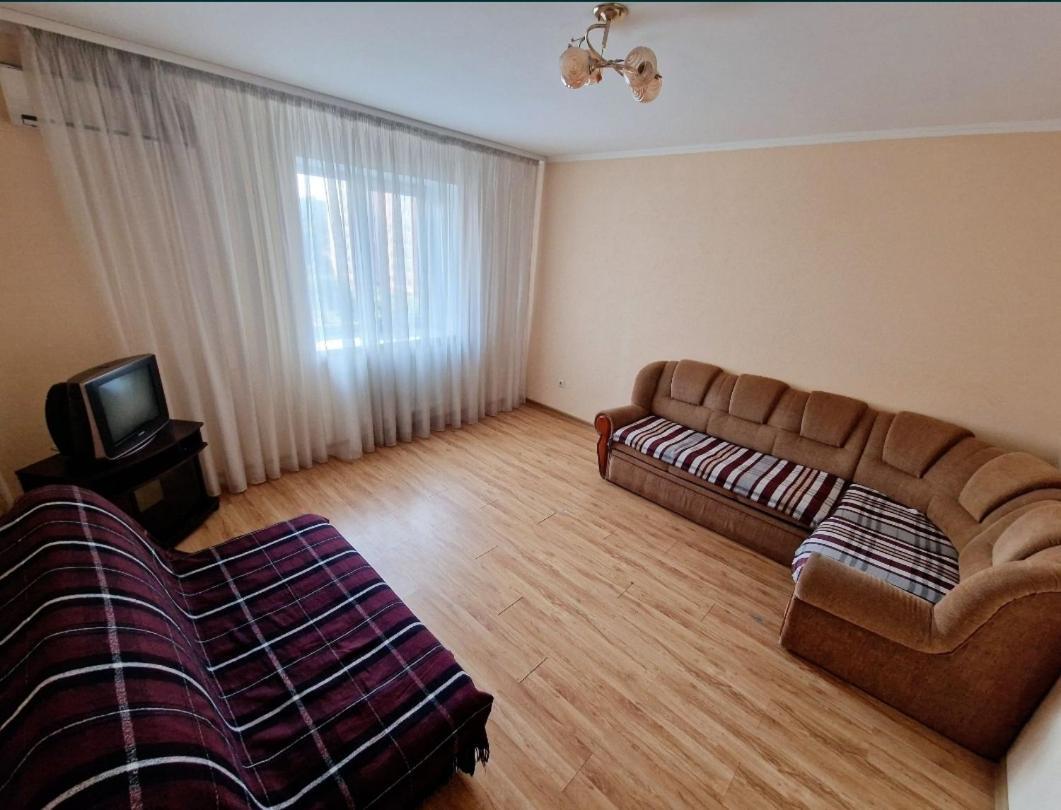 Apartment On Kravchuka, 11B Loetsk Buitenkant foto