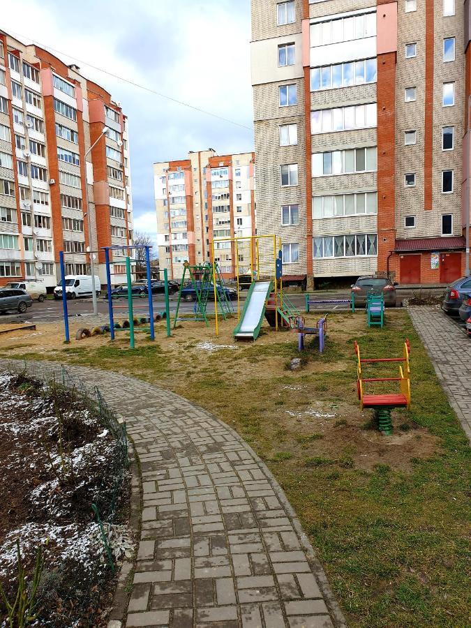 Apartment On Kravchuka, 11B Loetsk Buitenkant foto